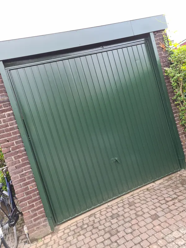 Groene garagedeur